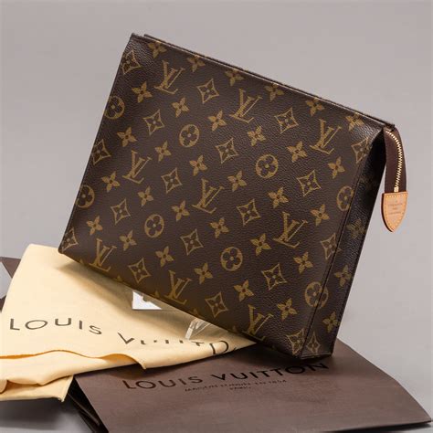 louis vuitton toiletry 25|Louis Vuitton 26 pouch.